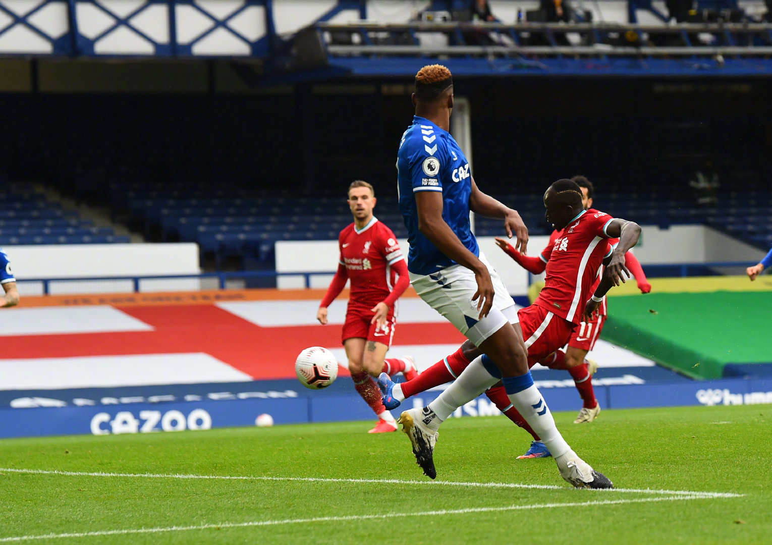 球员频频送 球员频频送